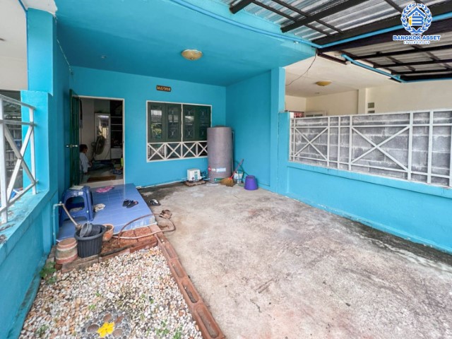 ทาวน์เฮ้าส์มือสองย่านนนทบุรี ม.ดิเอมเมอรัลด์พาร์ค2 บางกรวย-ไทรน้อย บนเนื้อที่ 18 ตร.ว. ฟังก์ชัน 2 ห้องนอน 2 ห้องน้ำ 1 ที่จอดรถ บ้านพร้อมอยู่ ต่อเติมครบ ลงเสาเข็มในครัว เชื่อมต่อถ.ชัยพฤกษ์ ใกล้เซ็นทรัลเวสต์เกต เพียง15 นาทีถึงรถไฟฟ้าสายสีม่วง "สถานีบางพลู"...